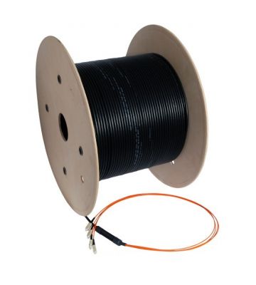 Cable de fibra óptica OS2 personalizado de 8 fibras con conectores incluidos.
