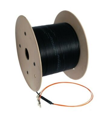 Cable de fibra óptica OM4 personalizado de 4 fibras con conectores incluidos.